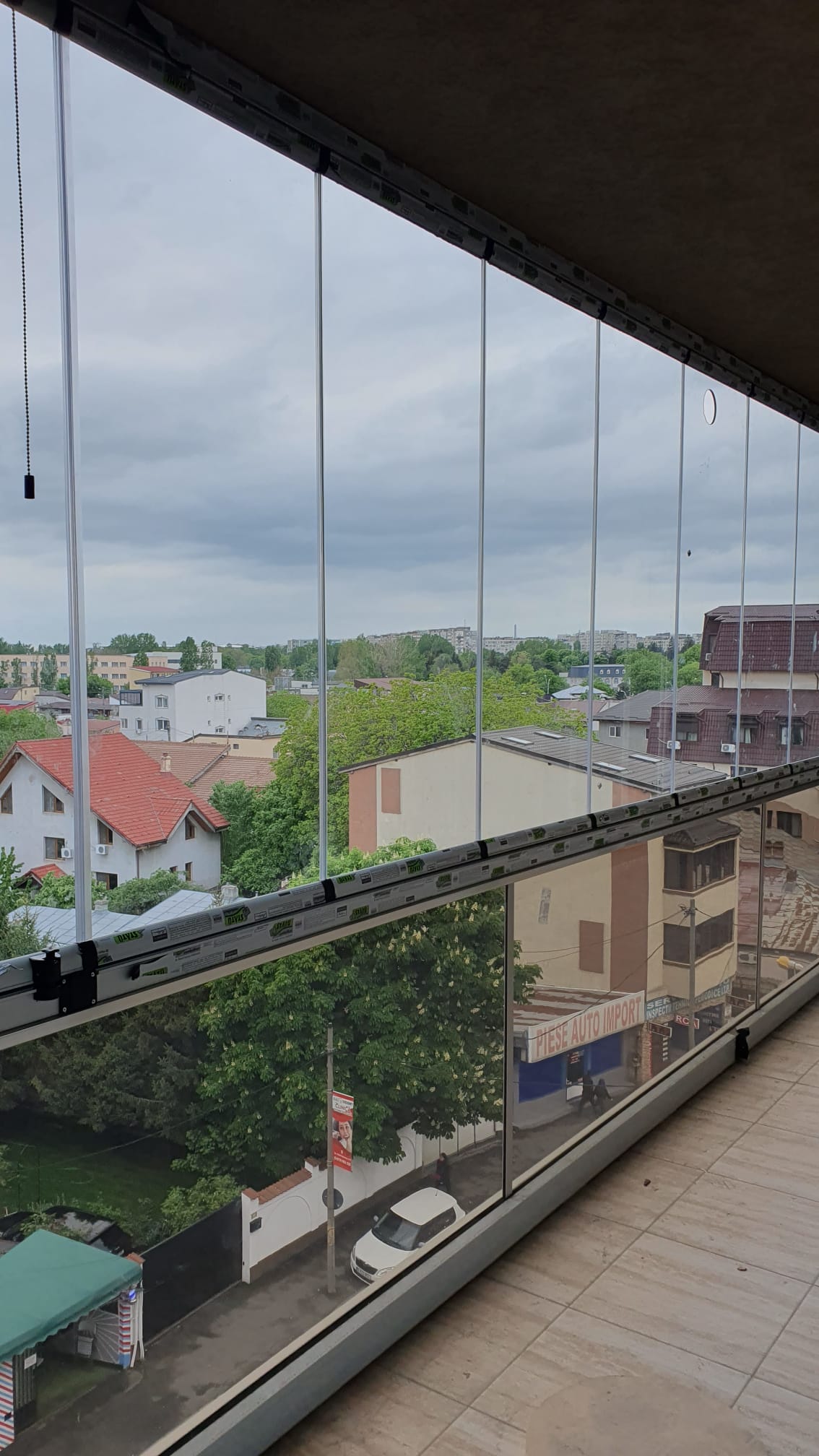 Închideri loje și balcoane cu compartimentări din sticlă glisantă