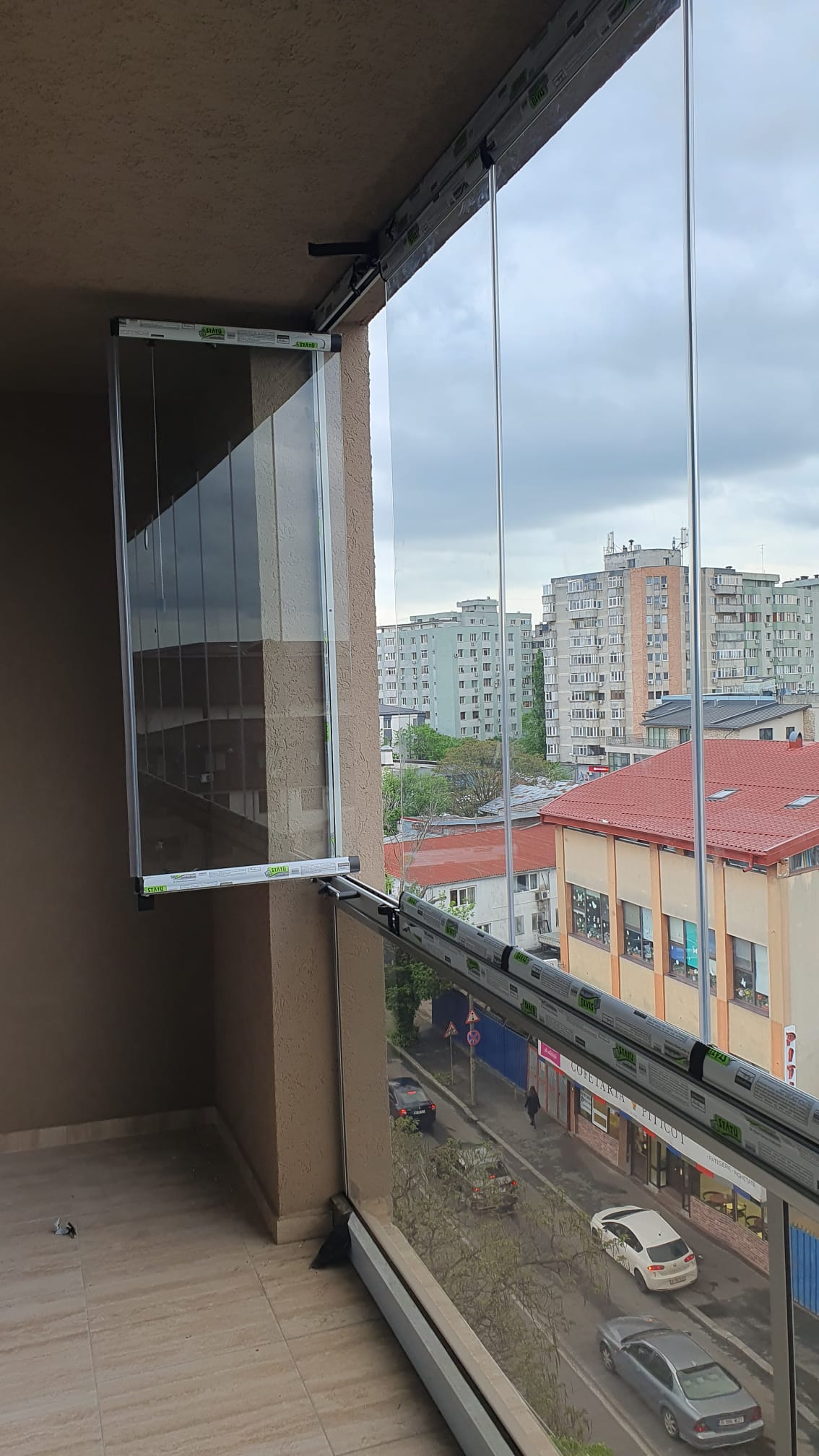 Închideri loje și balcoane cu compartimentări din sticlă glisantă