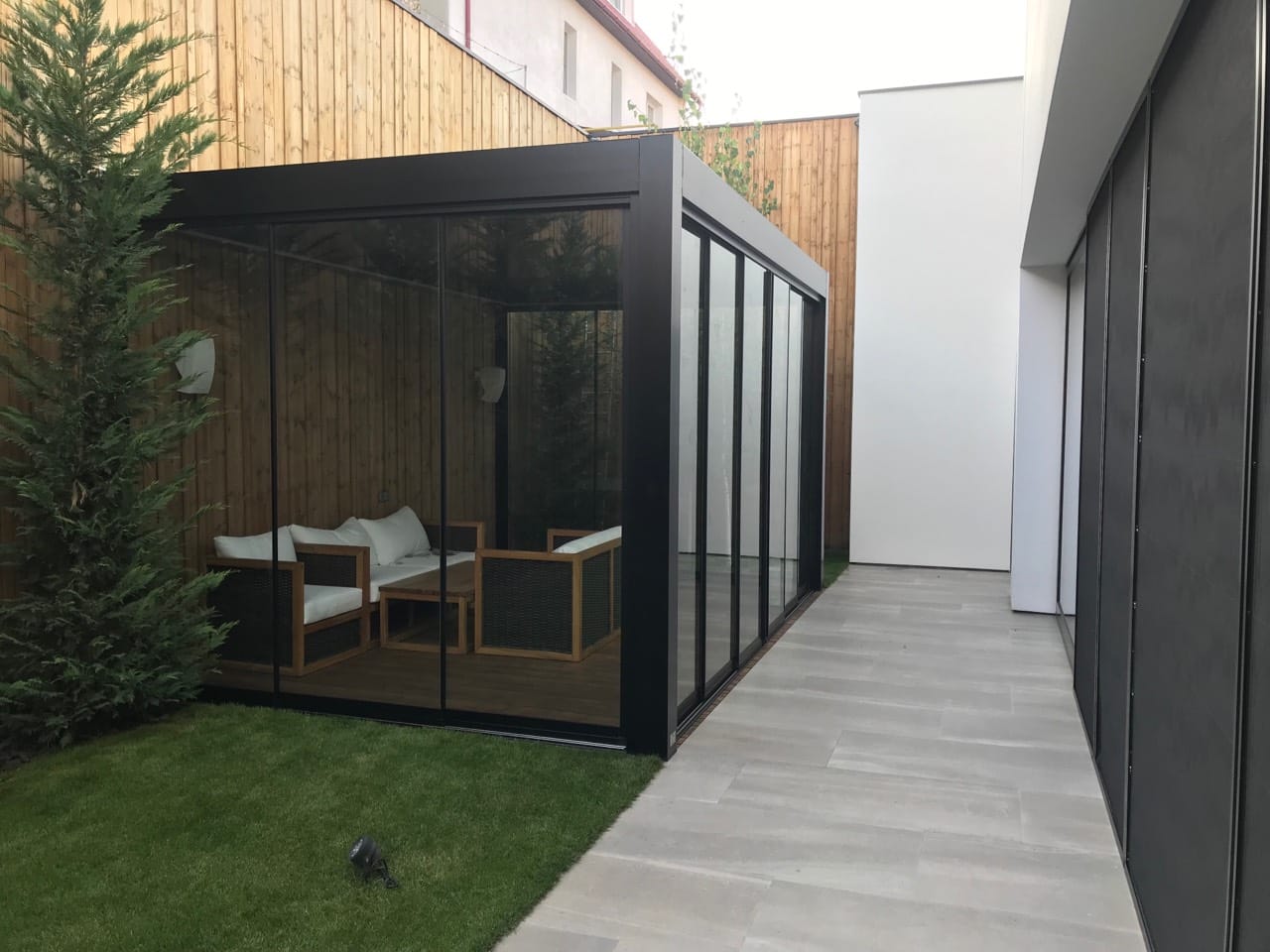 Închideri terasă și foișoare cu compartimentări din sticlă glisantă