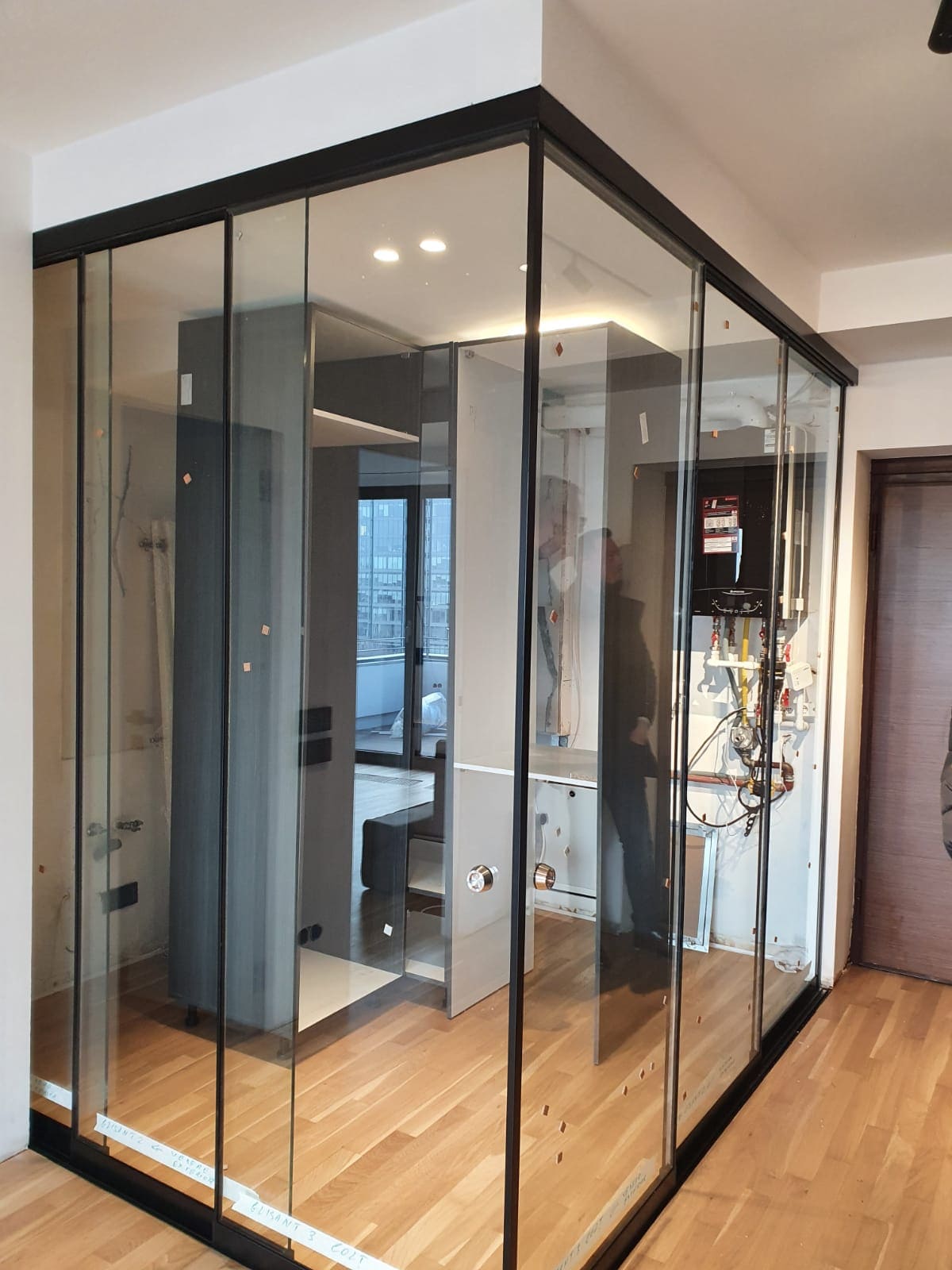 Compartimentări bucătărie/living în colț