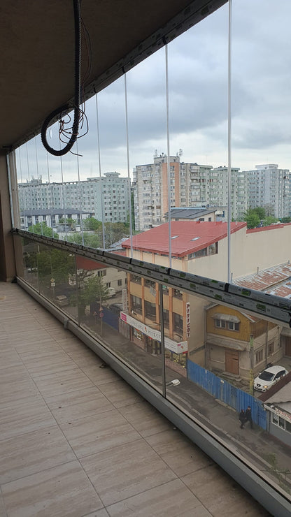 Închideri loje și balcoane cu compartimentări din sticlă glisantă