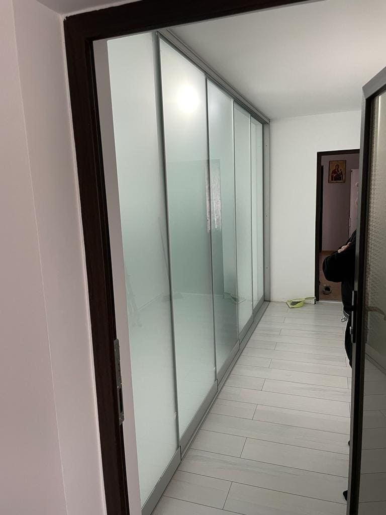 Compartimentări bucătărie/living în colț