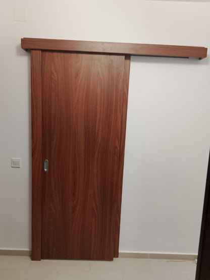 Ușa cu Sistem de Glisare Etanș aplicată pe Perete - Bucătărie