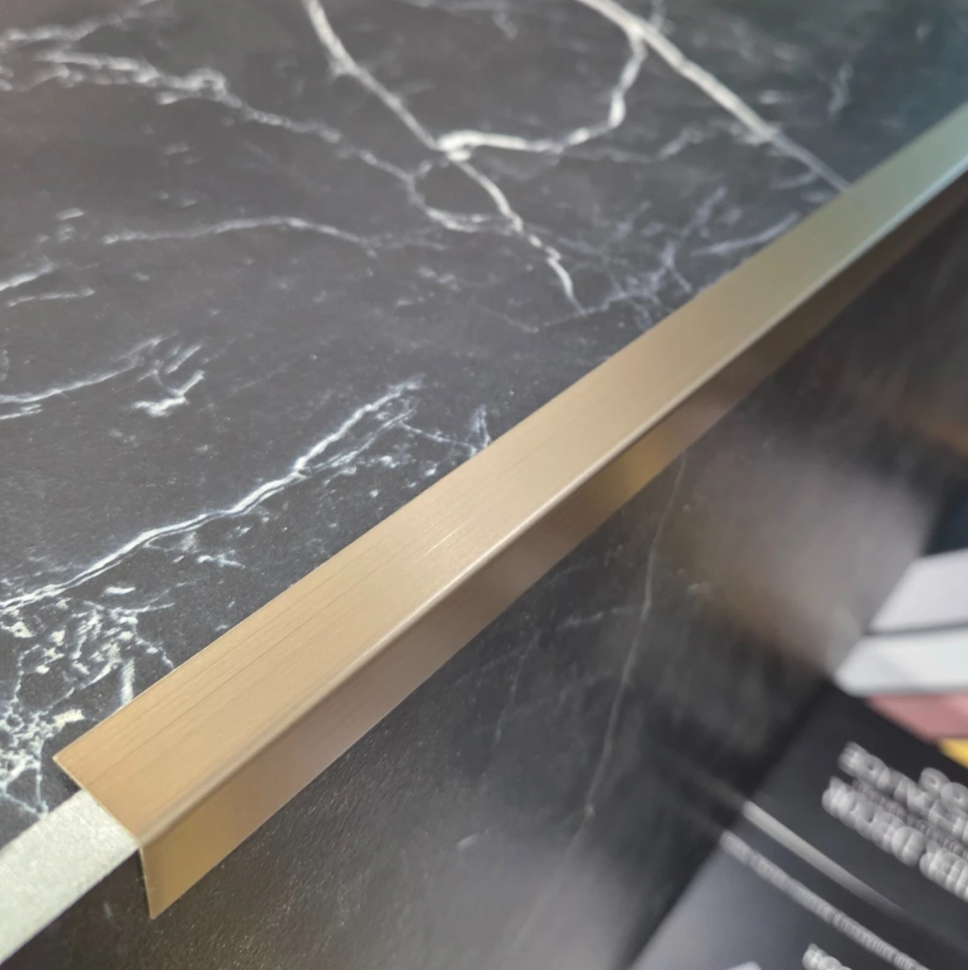 Colțar din inox 15x15 mm Auriu Antic - Tip L - PL15AA