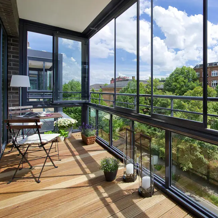 Închideri loje și balcoane cu compartimentări din sticlă glisantă